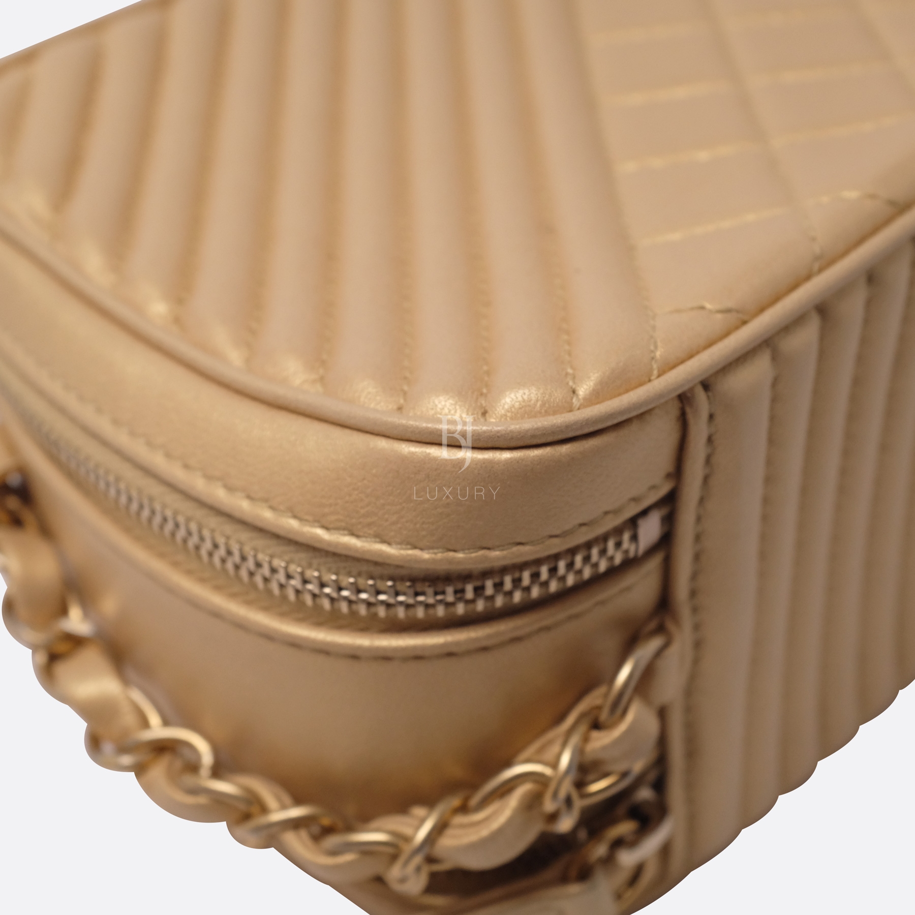 Chanel Camera Case Medium Brushed Gold Calf Gold BJ Luxury 14.jpg
