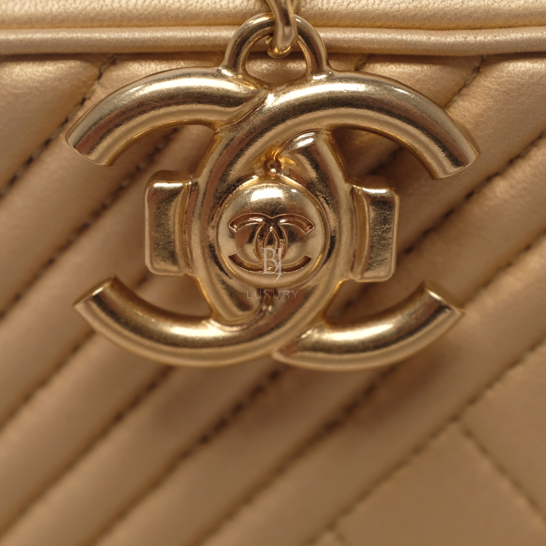 Chanel Camera Case Medium Brushed Gold Calf Gold BJ Luxury 5.jpg