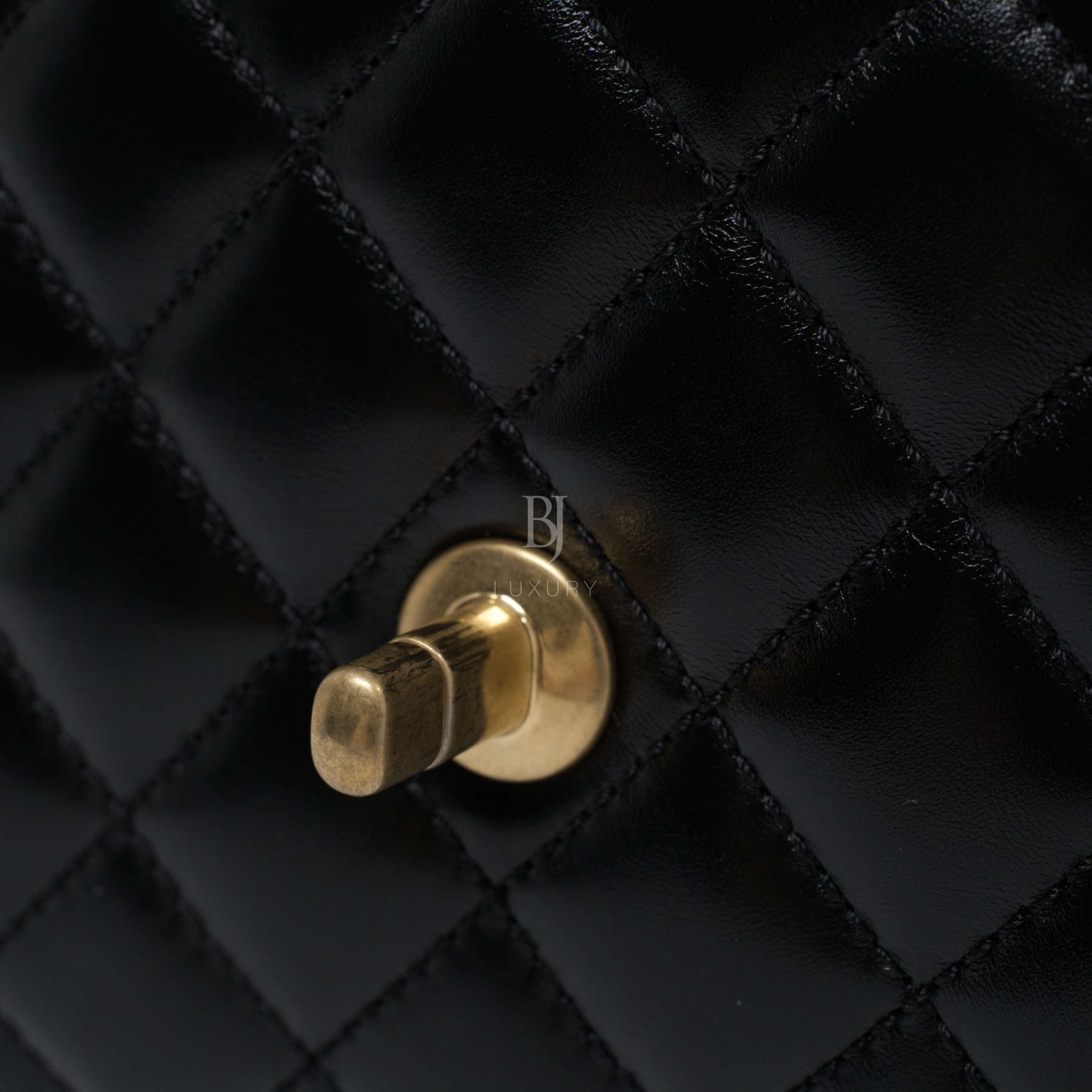 CHANEL-COCOHANDLE-SMALL-BLACK-LAMBSKIN-4134 hw clasp.jpg