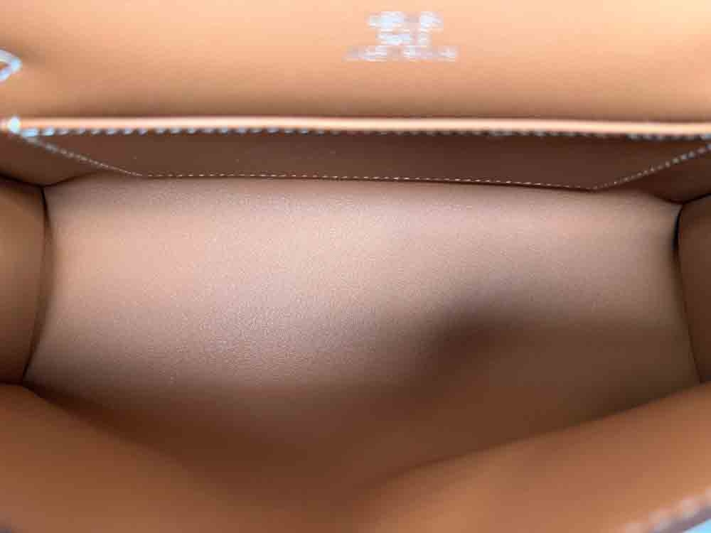 HERMES-KELLYPOCHETTE-MINI-GOLD-SWIFT-Photo 14-6-24, 4 25 00 PM.jpg