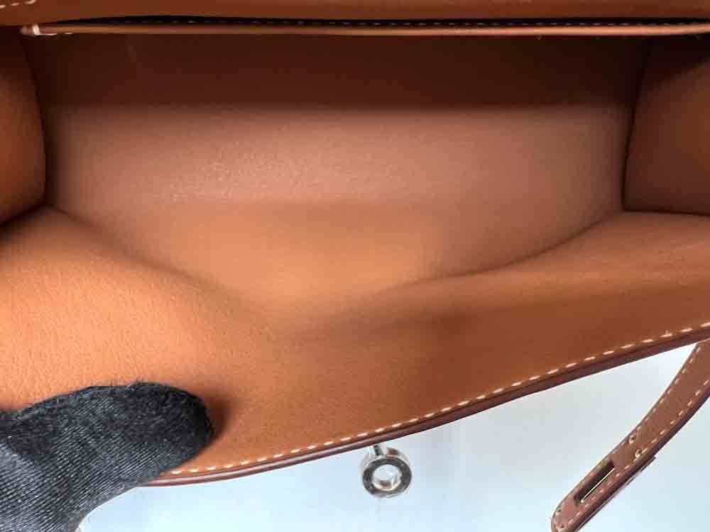 HERMES-KELLYPOCHETTE-MINI-GOLD-SWIFT-Photo 14-6-24, 4 25 06 PM.jpg