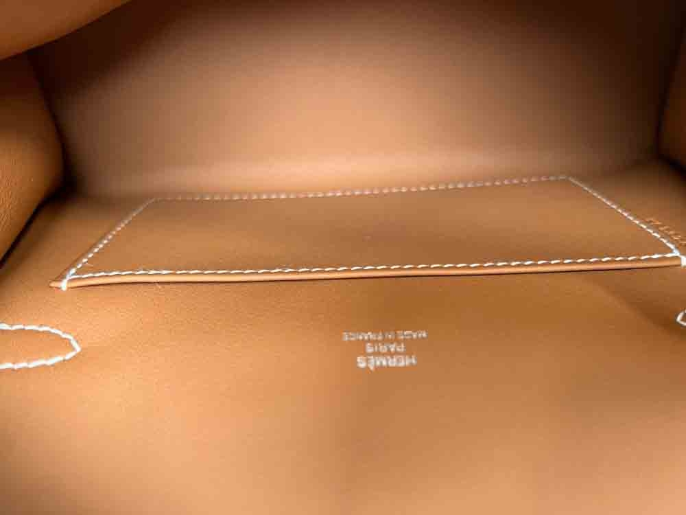 HERMES-KELLYPOCHETTE-MINI-GOLD-SWIFT-Photo 14-6-24, 4 25 17 PM.jpg
