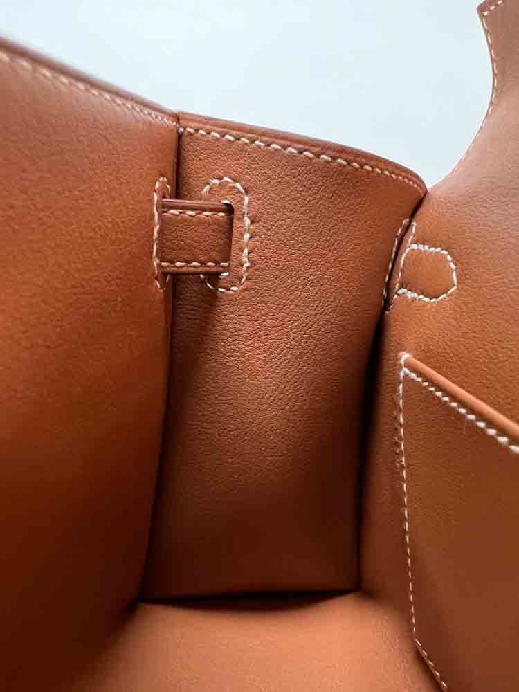 HERMES-KELLYPOCHETTE-MINI-GOLD-SWIFT-Photo 14-6-24, 4 25 24 PM.jpg