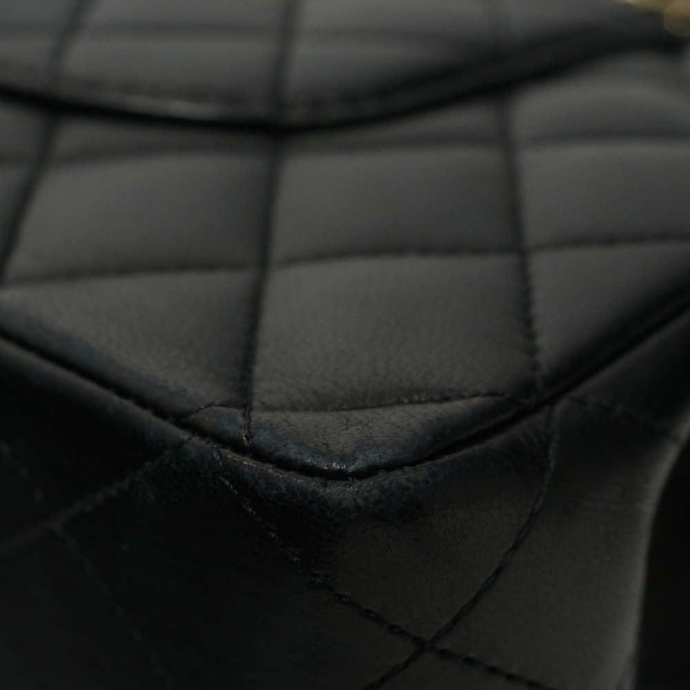 CHANEL-CLASSICHANDBAG-MEDIUM-BLACK-LAMBSKIN-7491 corner4.jpg