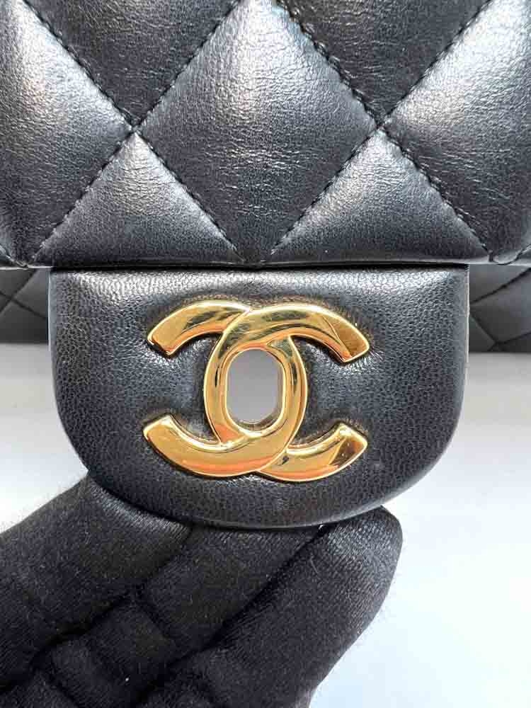 CHANEL-CLASSICHANDBAG-MEDIUM-BLACK-LAMBSKIN-IMG_1388_jpg.jpg