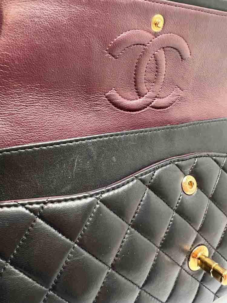 CHANEL-CLASSICHANDBAG-MEDIUM-BLACK-LAMBSKIN-IMG_1399.jpg