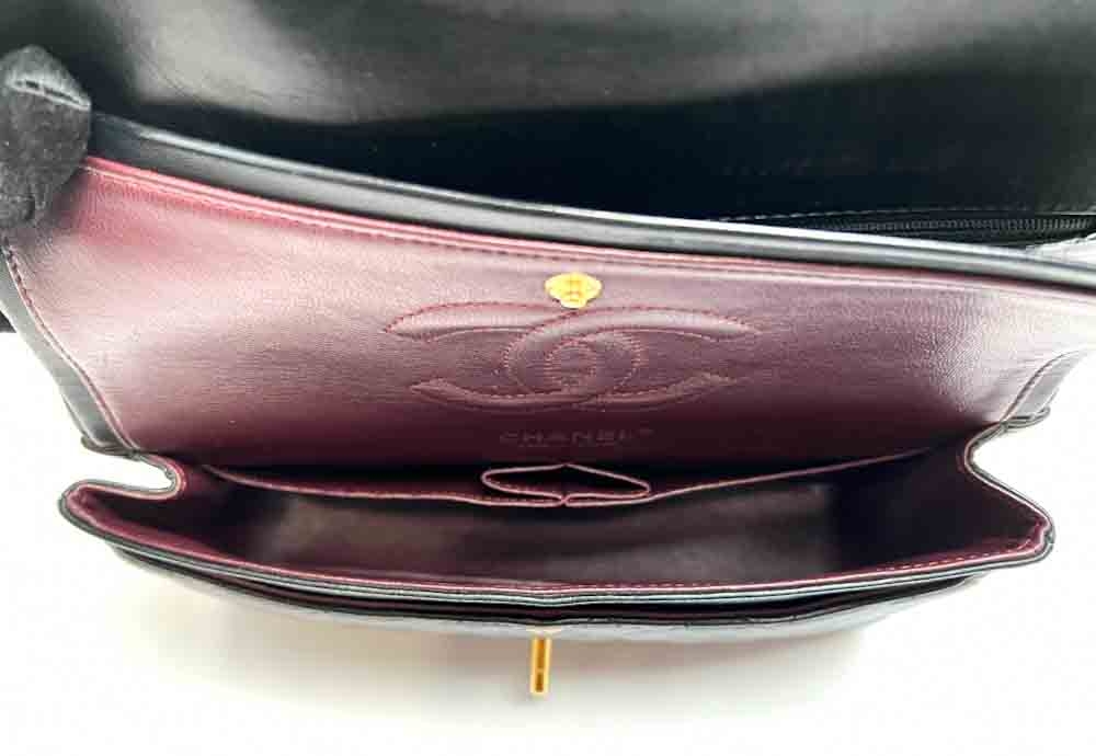 CHANEL-CLASSICHANDBAG-MEDIUM-BLACK-LAMBSKIN-IMG_1402_jpg.jpg