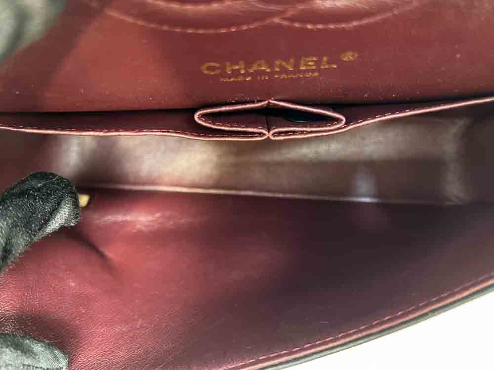 CHANEL-CLASSICHANDBAG-MEDIUM-BLACK-LAMBSKIN-IMG_1405_jpg.jpg