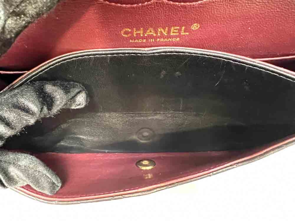 CHANEL-CLASSICHANDBAG-MEDIUM-BLACK-LAMBSKIN-IMG_1410_jpg.jpg