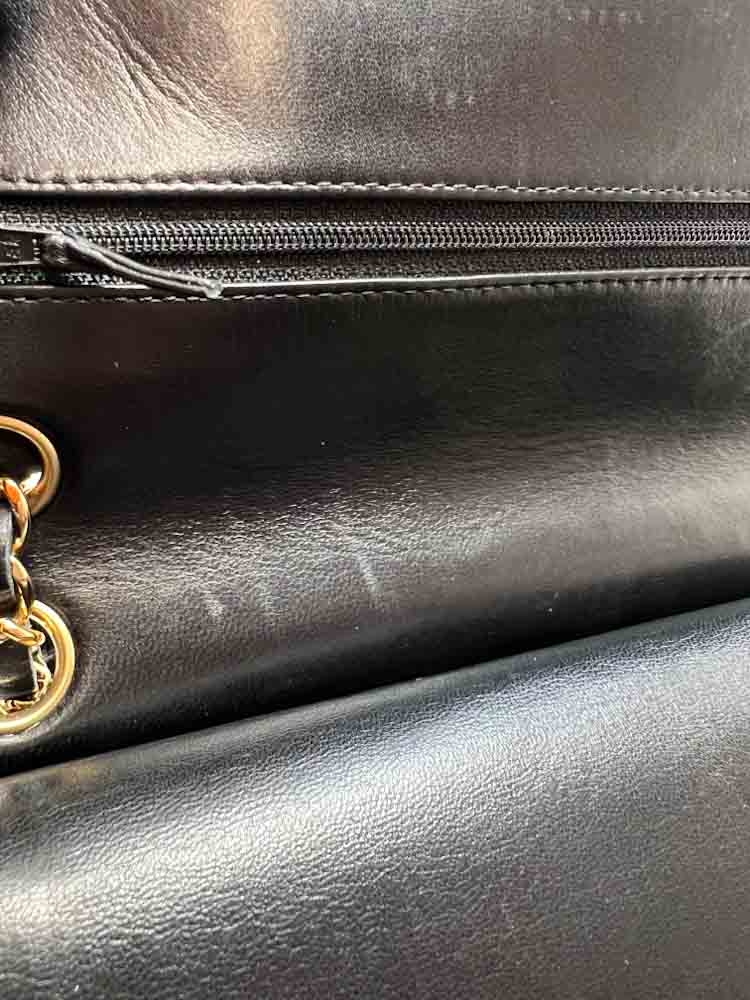 CHANEL-CLASSICHANDBAG-MEDIUM-BLACK-LAMBSKIN-IMG_1415.jpg