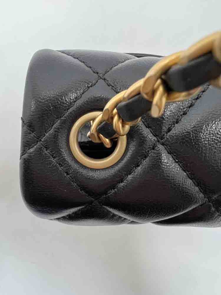 CHANEL-FLAPBAG-MINI-BLACK-LAMBSKIN-IMG_9434.jpg