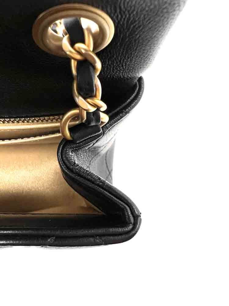 CHANEL-FLAPBAG-MINI-BLACK-LAMBSKIN-IMG_9454.jpg