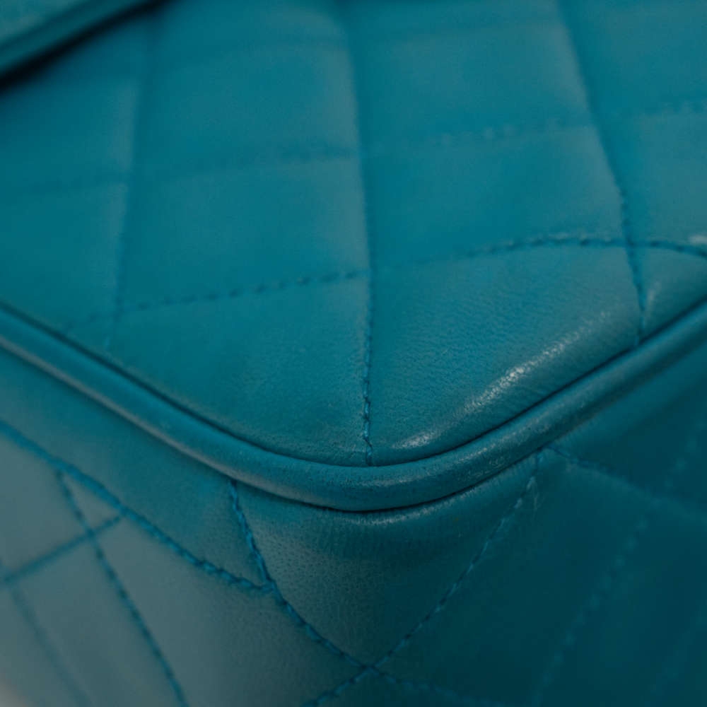 CHANEL-FLAPBAG-SMALL-BLUE-LAMBSKIN-7456 corner1.jpg