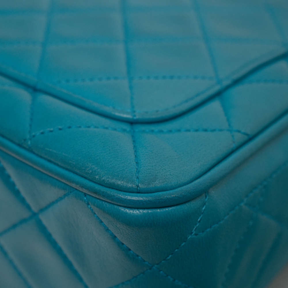 CHANEL-FLAPBAG-SMALL-BLUE-LAMBSKIN-7456 corner4.jpg