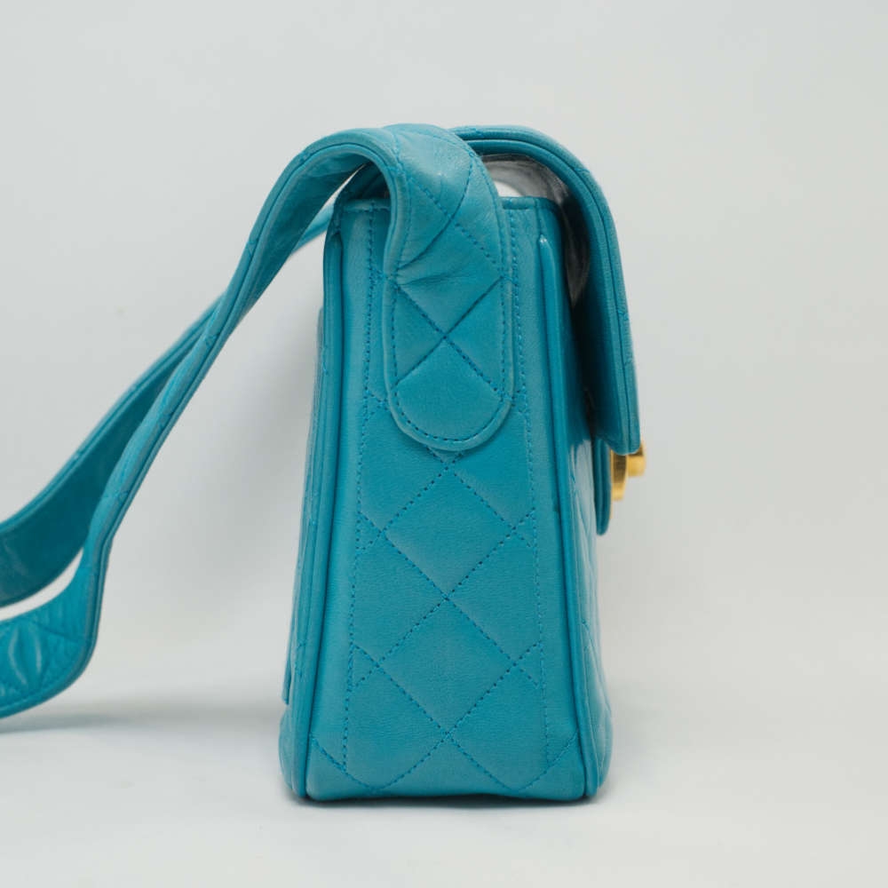 CHANEL-FLAPBAG-SMALL-BLUE-LAMBSKIN-7456 side.jpg