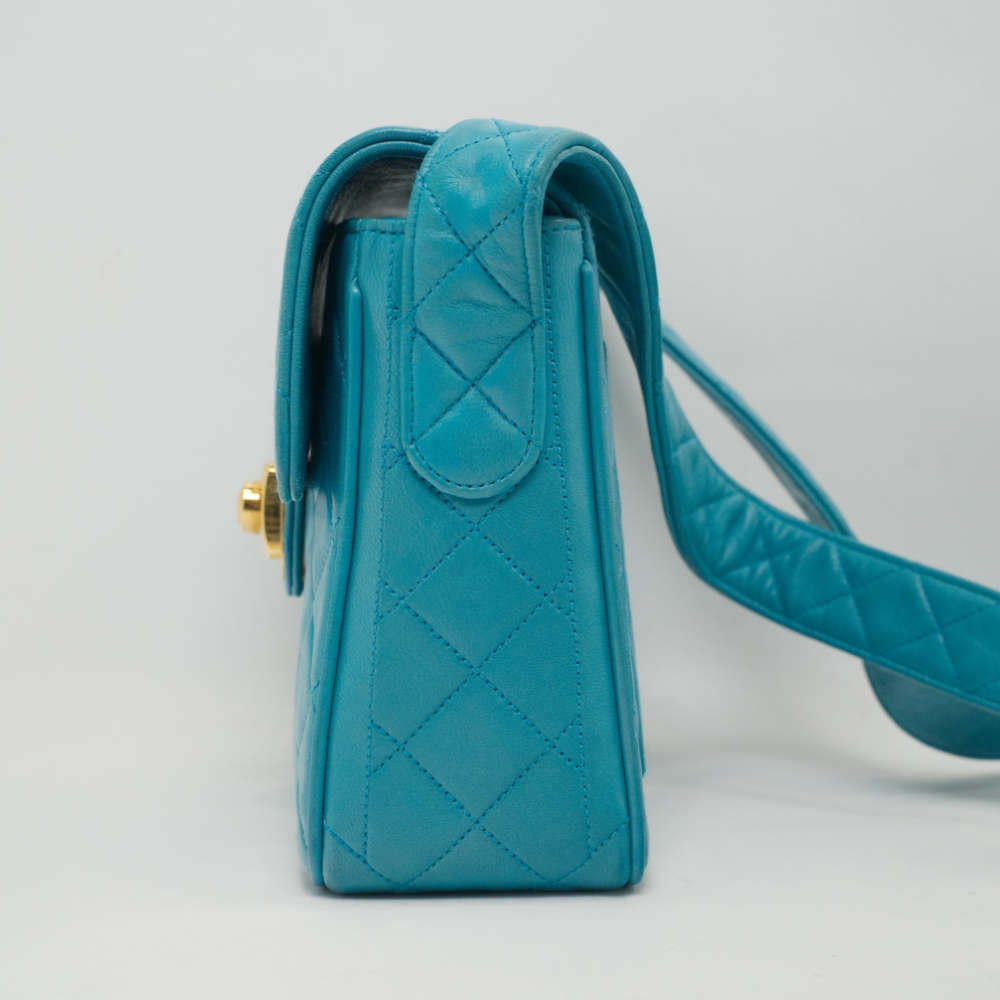 CHANEL-FLAPBAG-SMALL-BLUE-LAMBSKIN-7456 side2.jpg