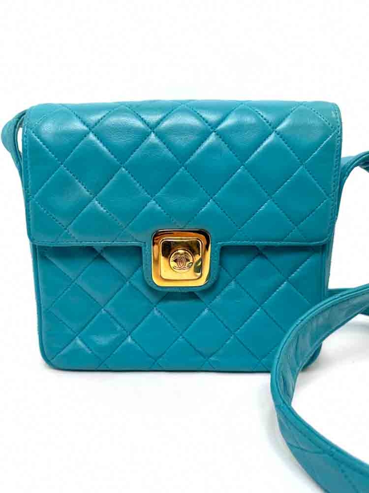 CHANEL-FLAPBAG-SMALL-BLUE-LAMBSKIN-IMG_2995_jpg.jpg