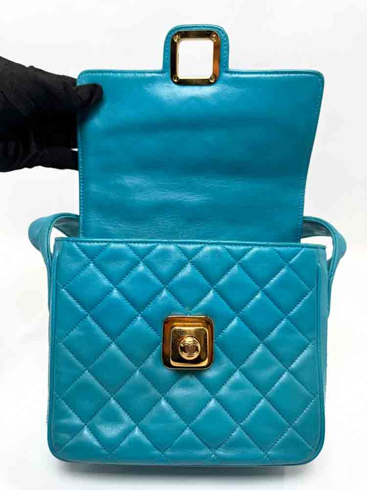 CHANEL-FLAPBAG-SMALL-BLUE-LAMBSKIN-IMG_3013_jpg.jpg