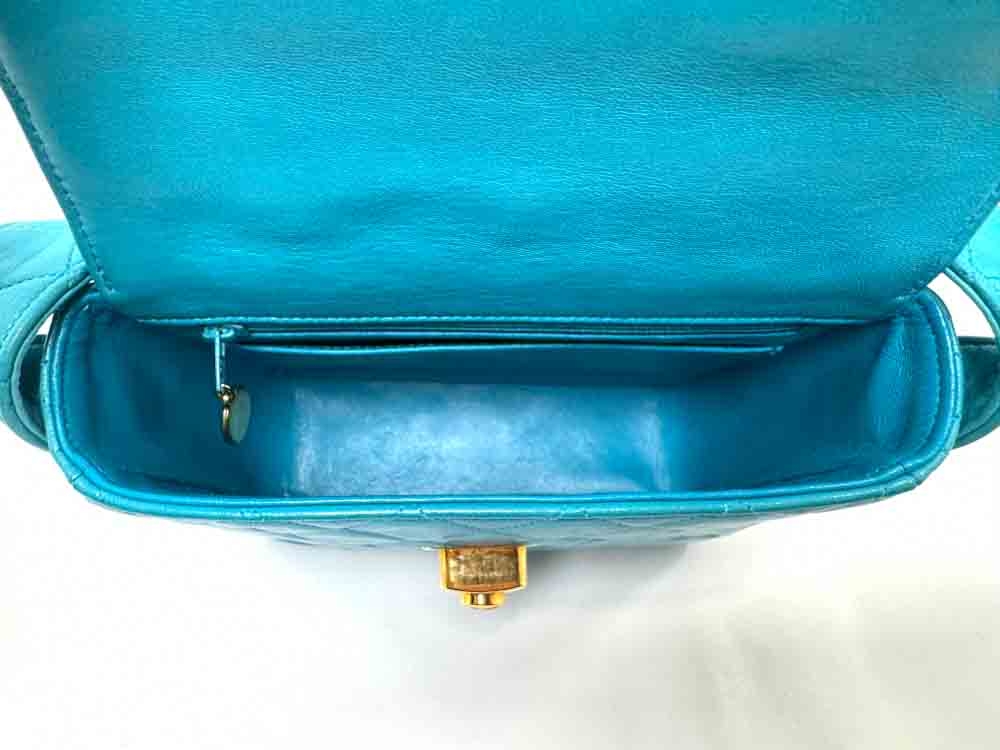 CHANEL-FLAPBAG-SMALL-BLUE-LAMBSKIN-IMG_3017_jpg.jpg