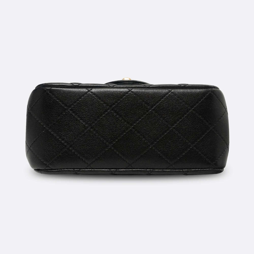 CHANEL-FLAPBAGPEARLCRUSH-MINI-BLACK-LAMBSKIN-7459 base.jpg