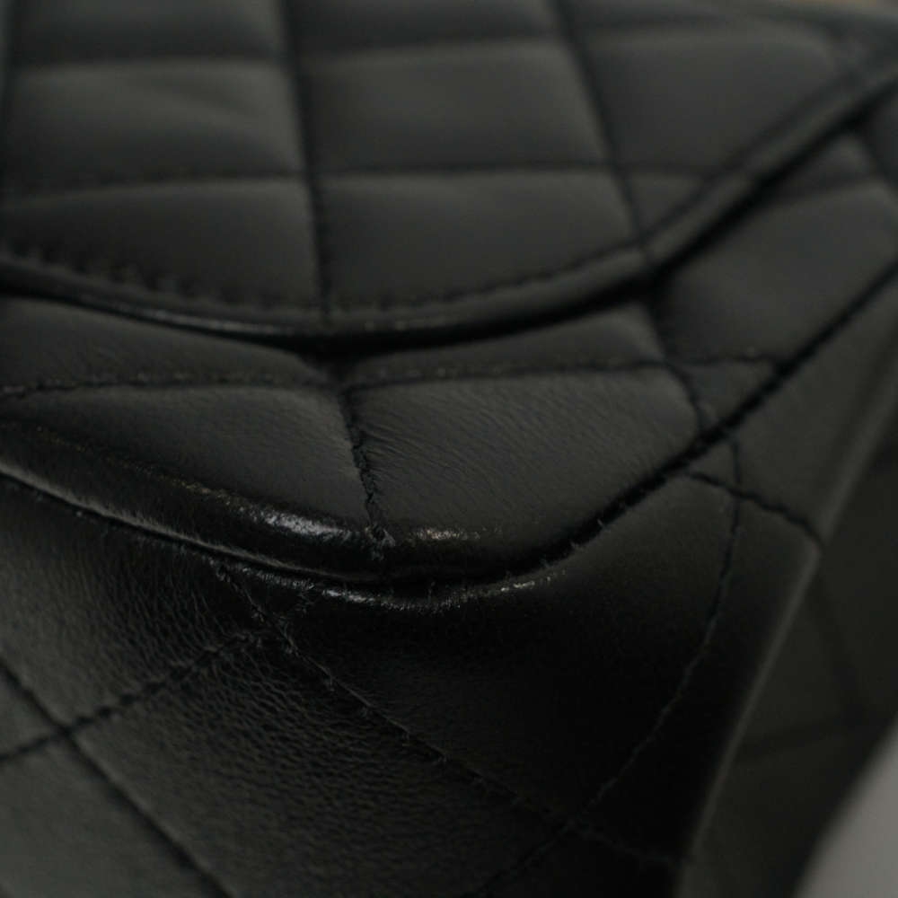 CHANEL-FLAPBAGPEARLCRUSH-MINI-BLACK-LAMBSKIN-7459 corner4.jpg