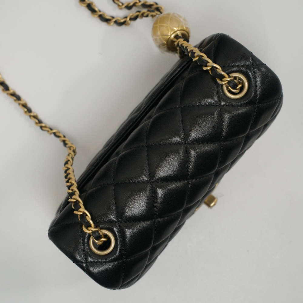 CHANEL-FLAPBAGPEARLCRUSH-MINI-BLACK-LAMBSKIN-7459 topdown.jpg