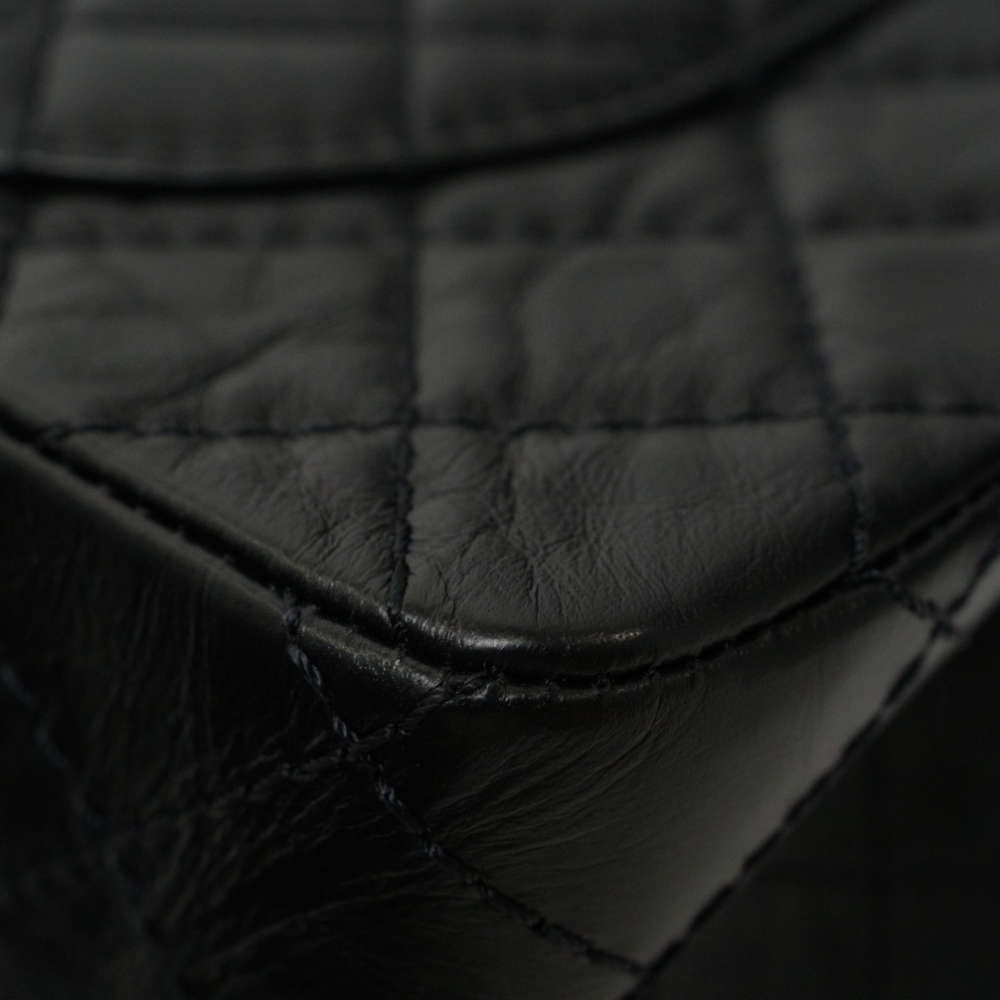 CHANEL-2.55REISSUE225-25-BLACK-AGEDCALFSKIN-7519 corner4.jpg