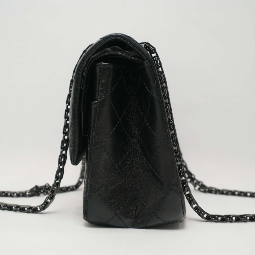 CHANEL-2.55REISSUE225-25-BLACK-AGEDCALFSKIN-7519 side2.jpg