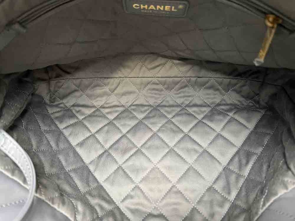 CHANEL-CHANEL22-SMALL-GRAY-LAMBSKIN-IMG_2428_jpg.jpg