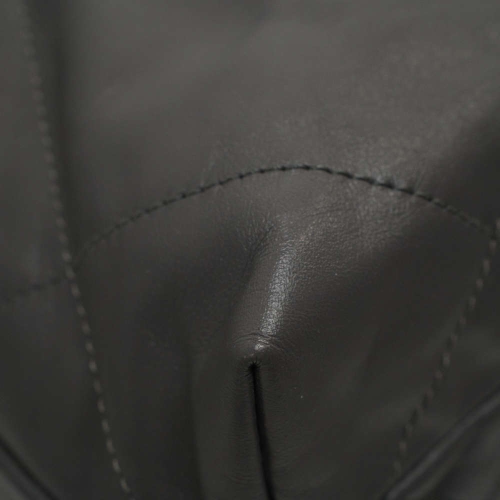 CHANEL-CHANEL22-SMALL-GRAY-SHINYCALFSKIN-7512 corner3.jpg