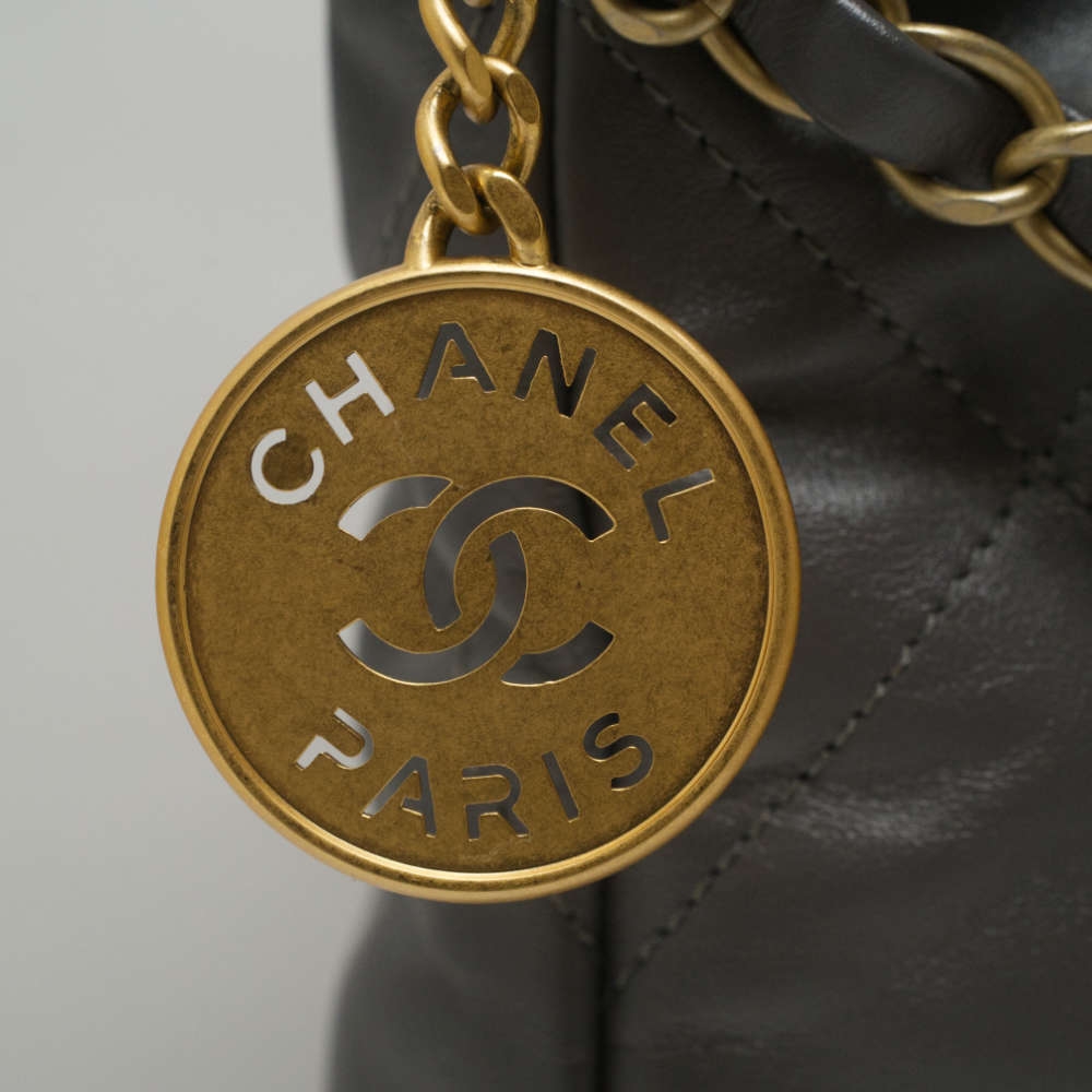 CHANEL-CHANEL22-SMALL-GRAY-SHINYCALFSKIN-7512 hw2.jpg