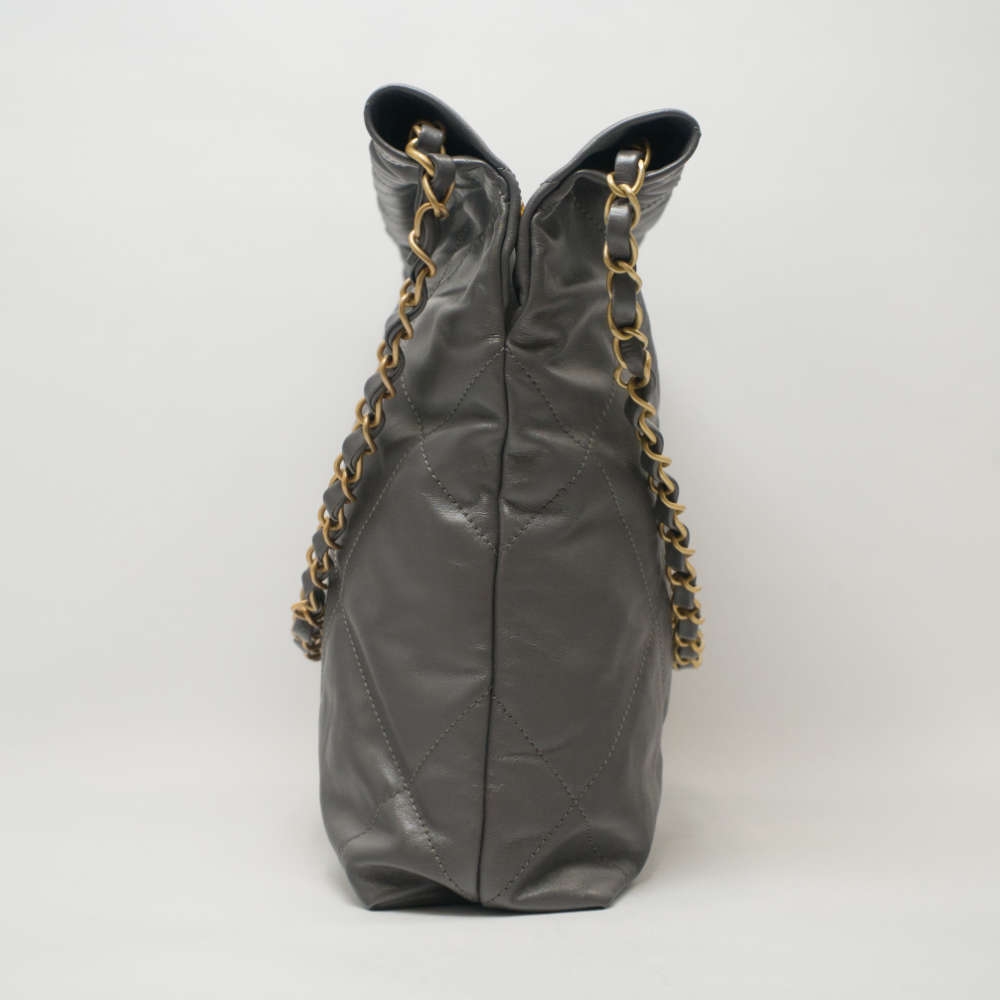 CHANEL-CHANEL22-SMALL-GRAY-SHINYCALFSKIN-7512 side2.jpg