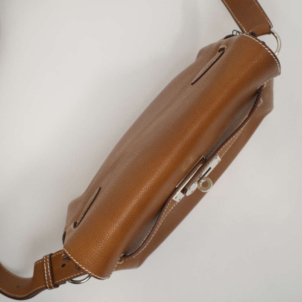 HERMES-KELLYMESSENGER-PM-FAUVE-BARENIAFAUBOURG-7492 topdown.jpg