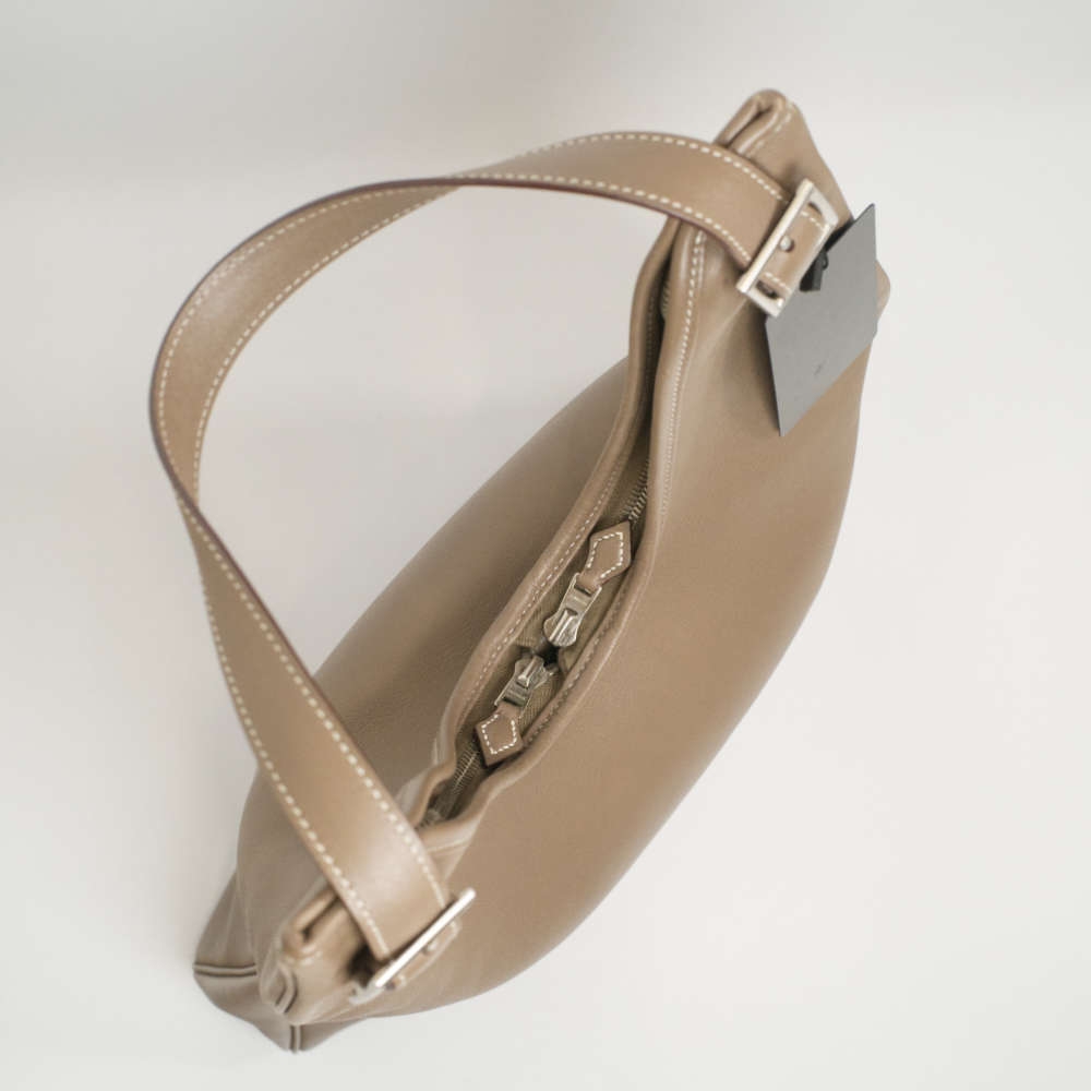 HERMES-MASSAI-PM-BEIGE-SWIFT-7522 topdown.jpg