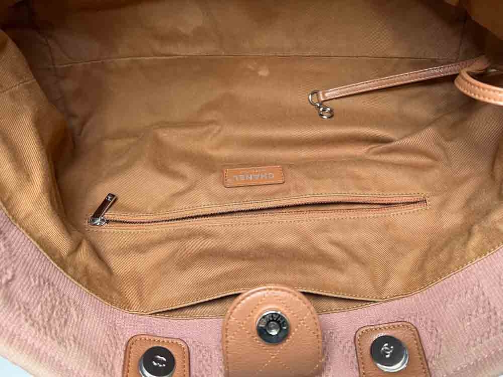 CHANEL-DEAUVILLE-MEDIUM-PINK-FABRIC-IMG_5023.jpg