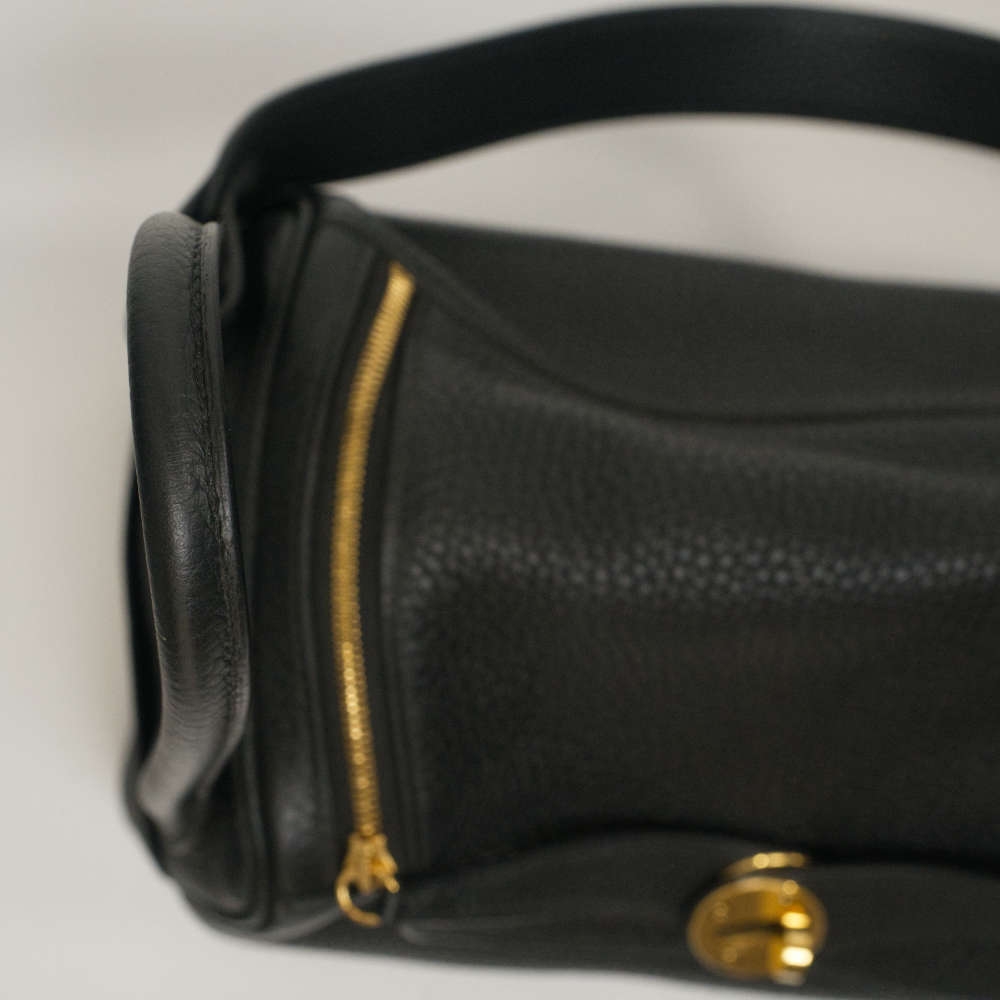 HERMES-LINDY-26-BLACK-CLEMENCE-7581 handle.jpg