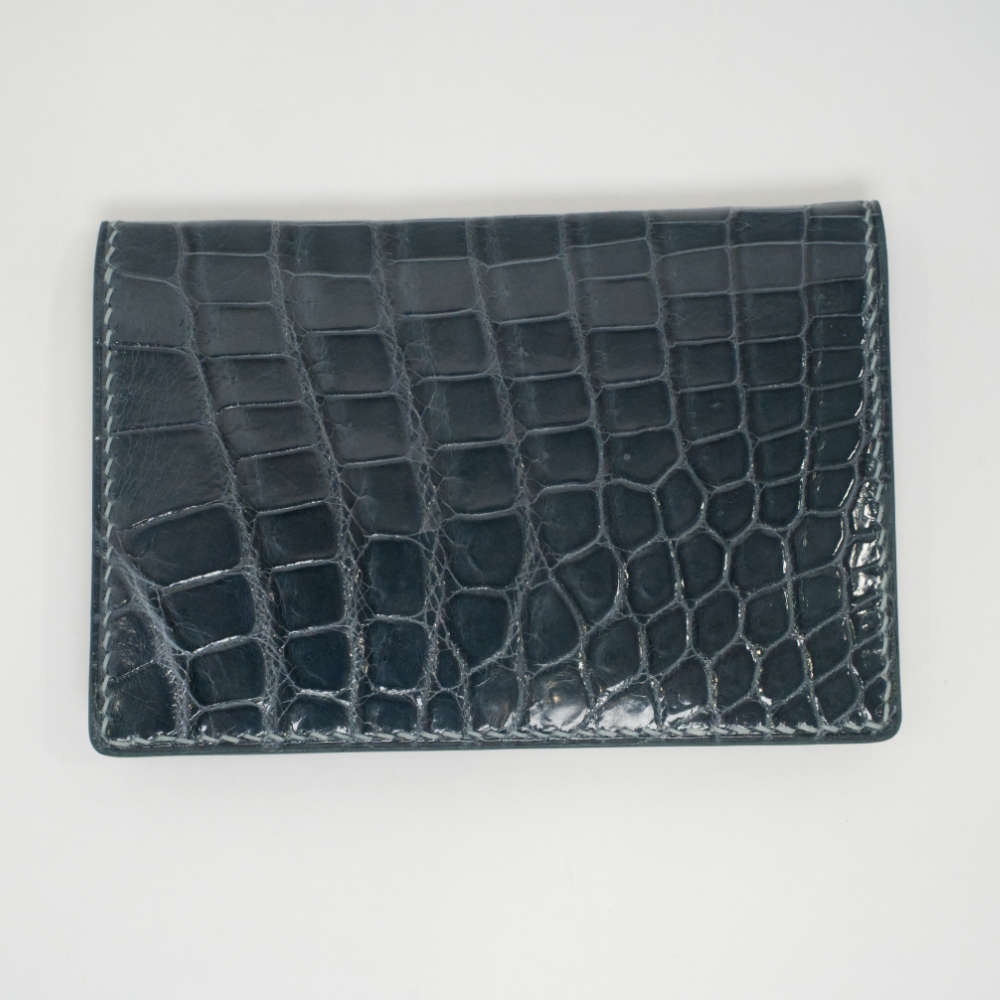 BJL-BI-FOLDCARDHOLDER-BLEUSAPPHIRE-CROCODILE-7696 front.jpg
