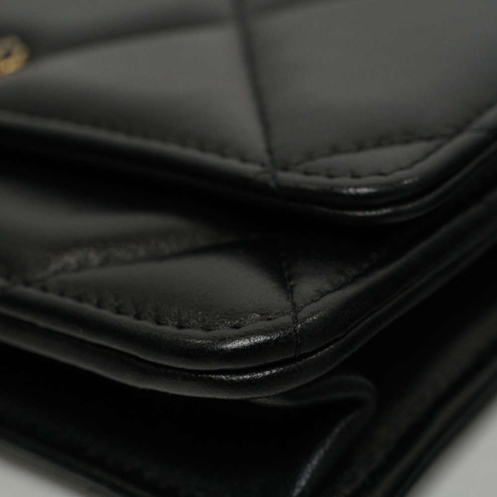 CHANEL-CHANEL19WOC-BLACK-SHINYCALFSKIN-7706 corner2.jpg