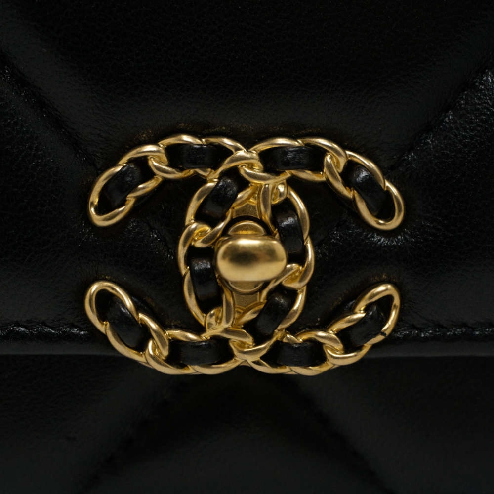 CHANEL-CHANEL19WOC-BLACK-SHINYCALFSKIN-7706 hw.jpg