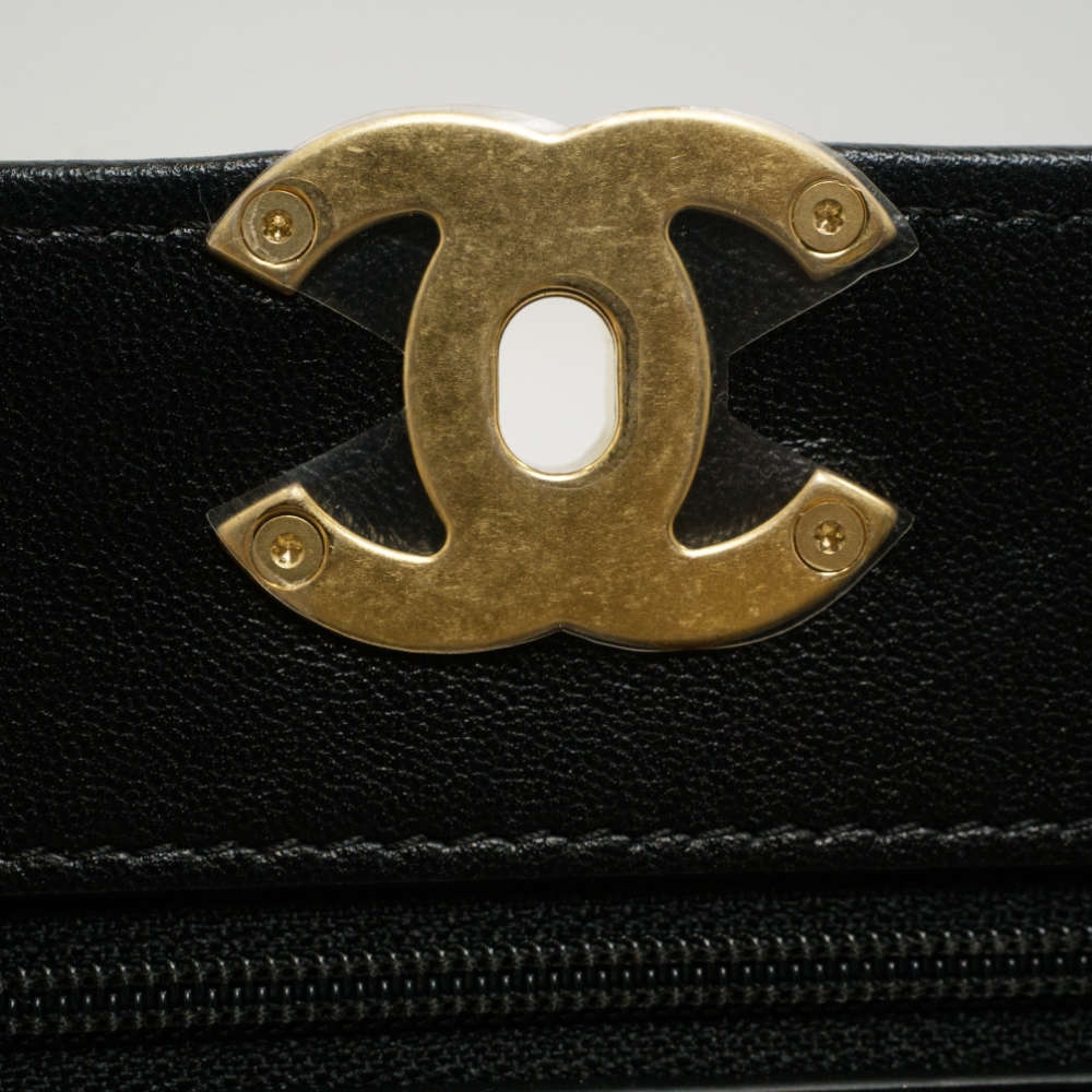CHANEL-CHANEL19WOC-BLACK-SHINYCALFSKIN-7706 hw2.jpg