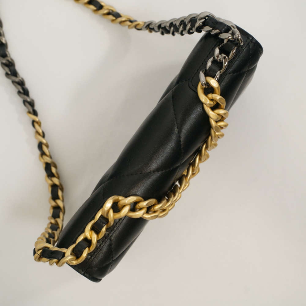 CHANEL-CHANEL19WOC-BLACK-SHINYCALFSKIN-7706 topdown.jpg