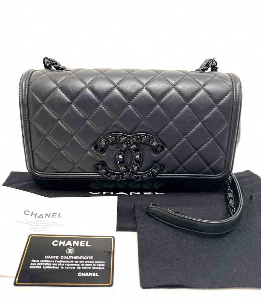 CHANEL-FLAPBAG-MEDIUM-SOBLACK-LAMBSKIN-IMG_1342_jpg.jpg