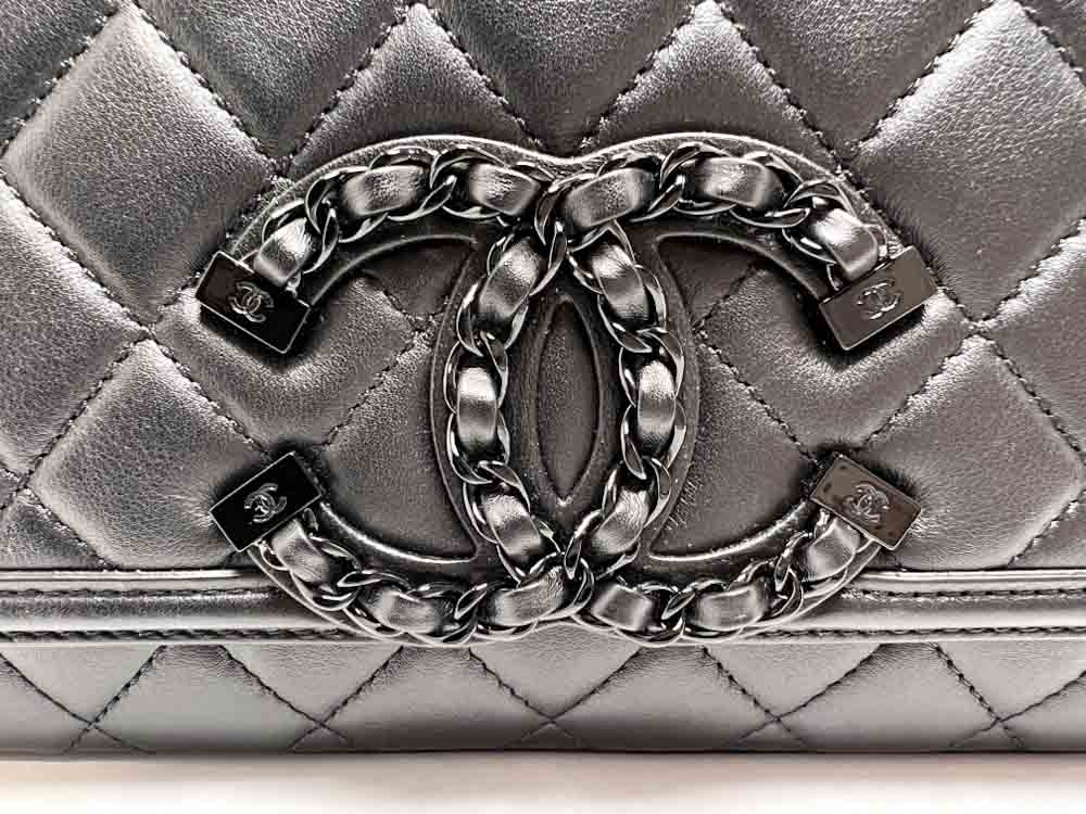 CHANEL-FLAPBAG-MEDIUM-SOBLACK-LAMBSKIN-IMG_1358_jpg.jpg