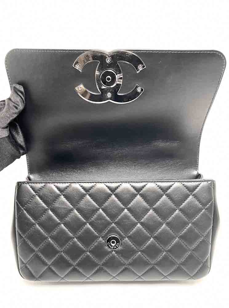 CHANEL-FLAPBAG-MEDIUM-SOBLACK-LAMBSKIN-IMG_1370_jpg.jpg
