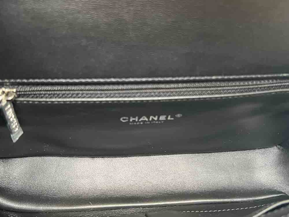 CHANEL-FLAPBAG-MEDIUM-SOBLACK-LAMBSKIN-IMG_1380_jpg.jpg