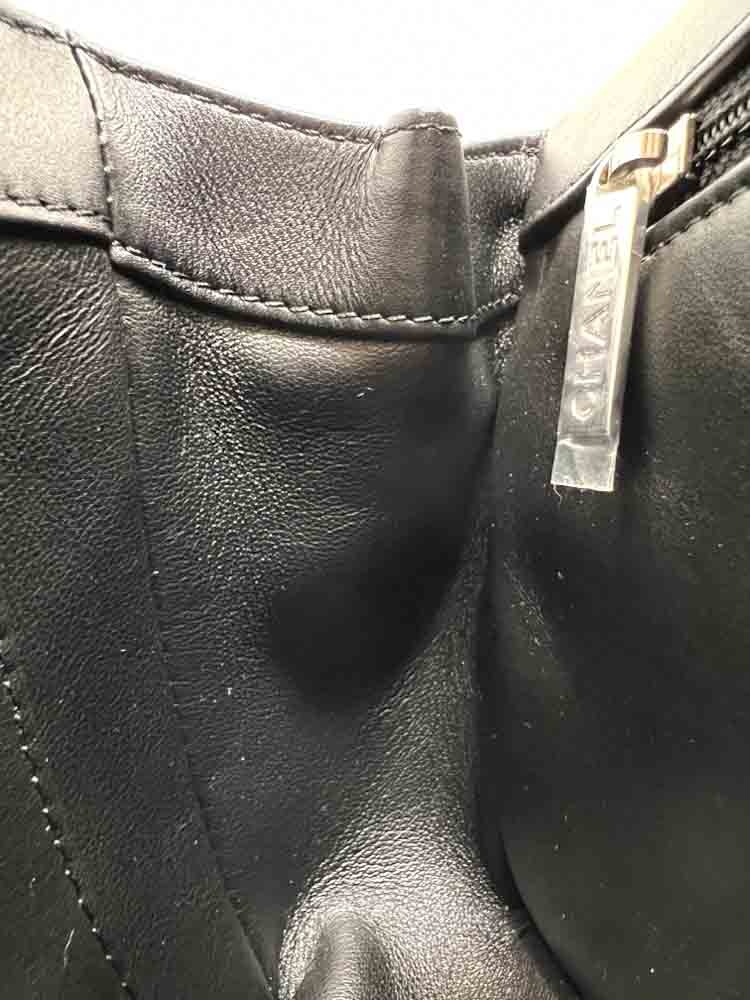 CHANEL-FLAPBAG-MEDIUM-SOBLACK-LAMBSKIN-IMG_1383_jpg.jpg