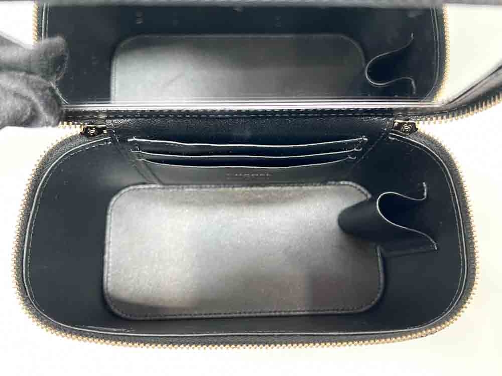 CHANEL-VANITY-MINI-BLACK-LAMBSKIN-IMG_5628_jpg.jpg