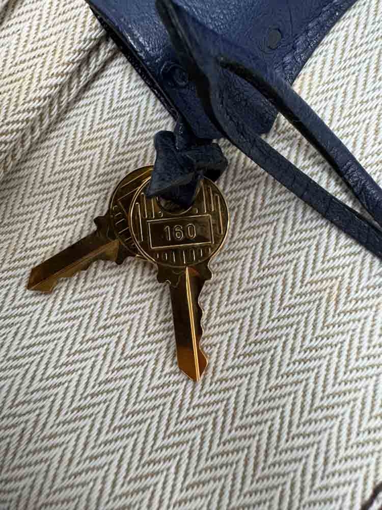 HERMES-BIRKIN-30-BLEUIRIS-OSTRICH-Photo 30-11-25, 4 31 25 PM.jpg