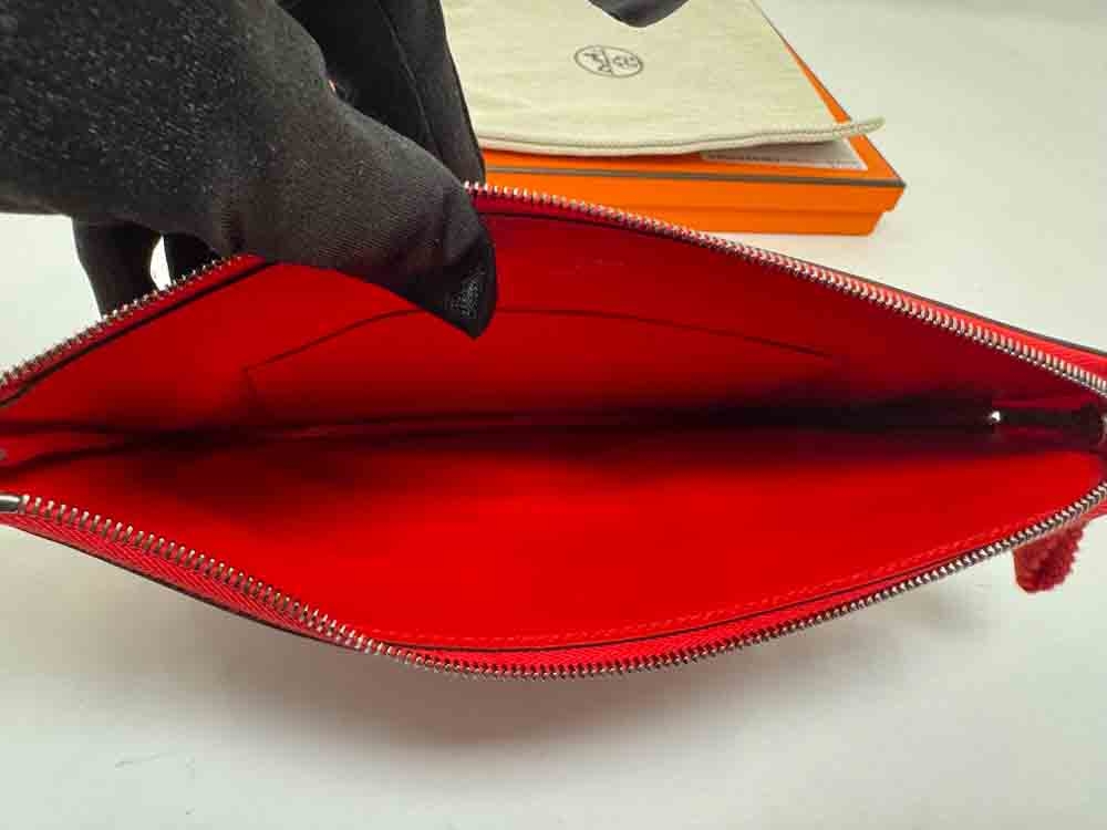 HERMES-CARREPOCKETPOUCH-ROUGEDECOEUR-SWIFT-Photo 30-11-25, 6 04 54 PM.jpg