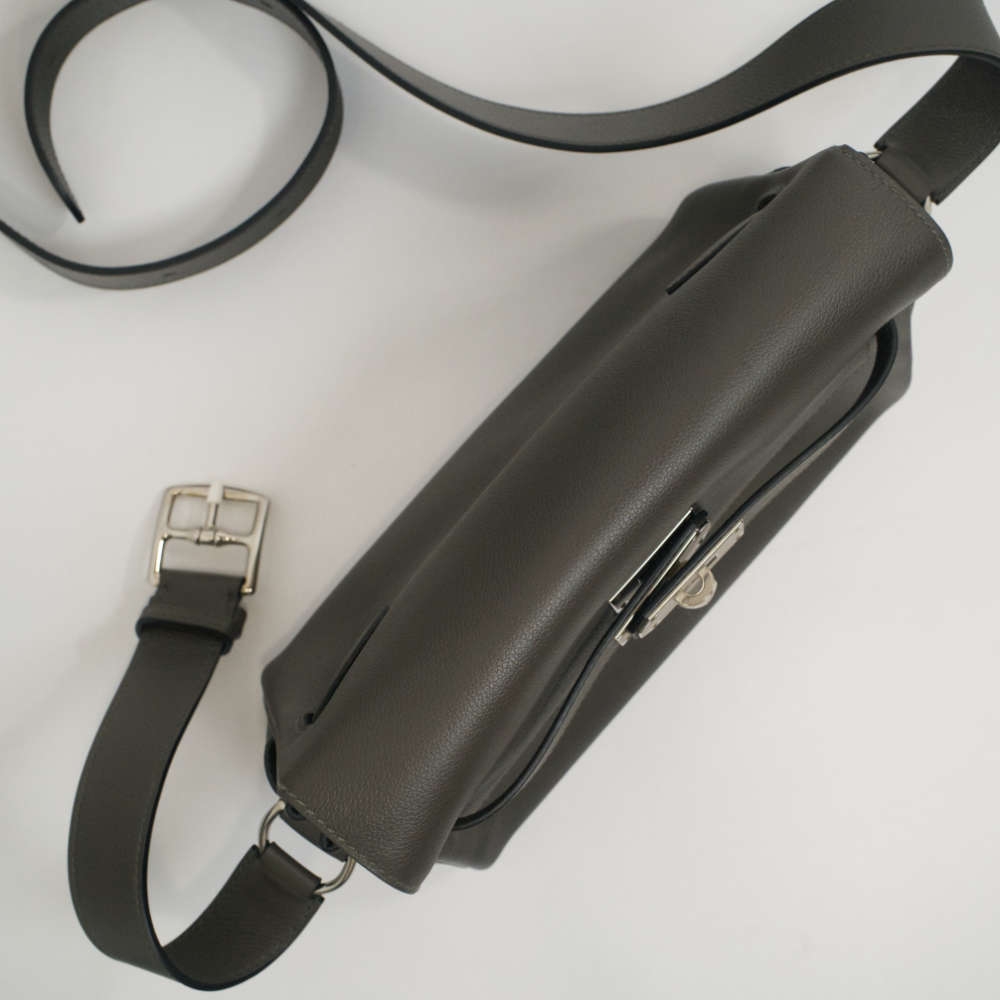 HERMES-KELLYMESSENGER-PM-GRISETAIN-EVERCOLOR-7767 topdown.jpg